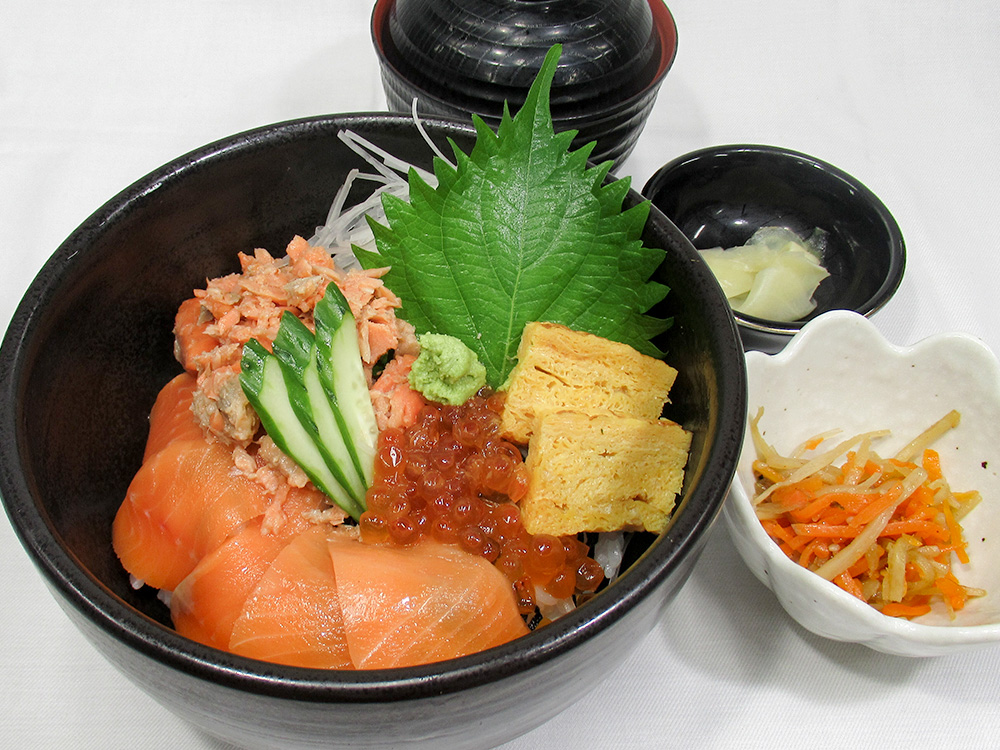 鮭彩り丼